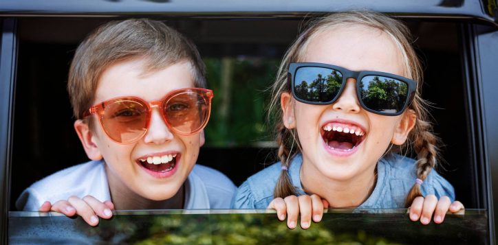 cute-kids-with-big-sunglasses-big-smiles-2